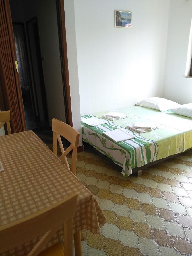 Apartments Vrsalovic Bol Exterior photo