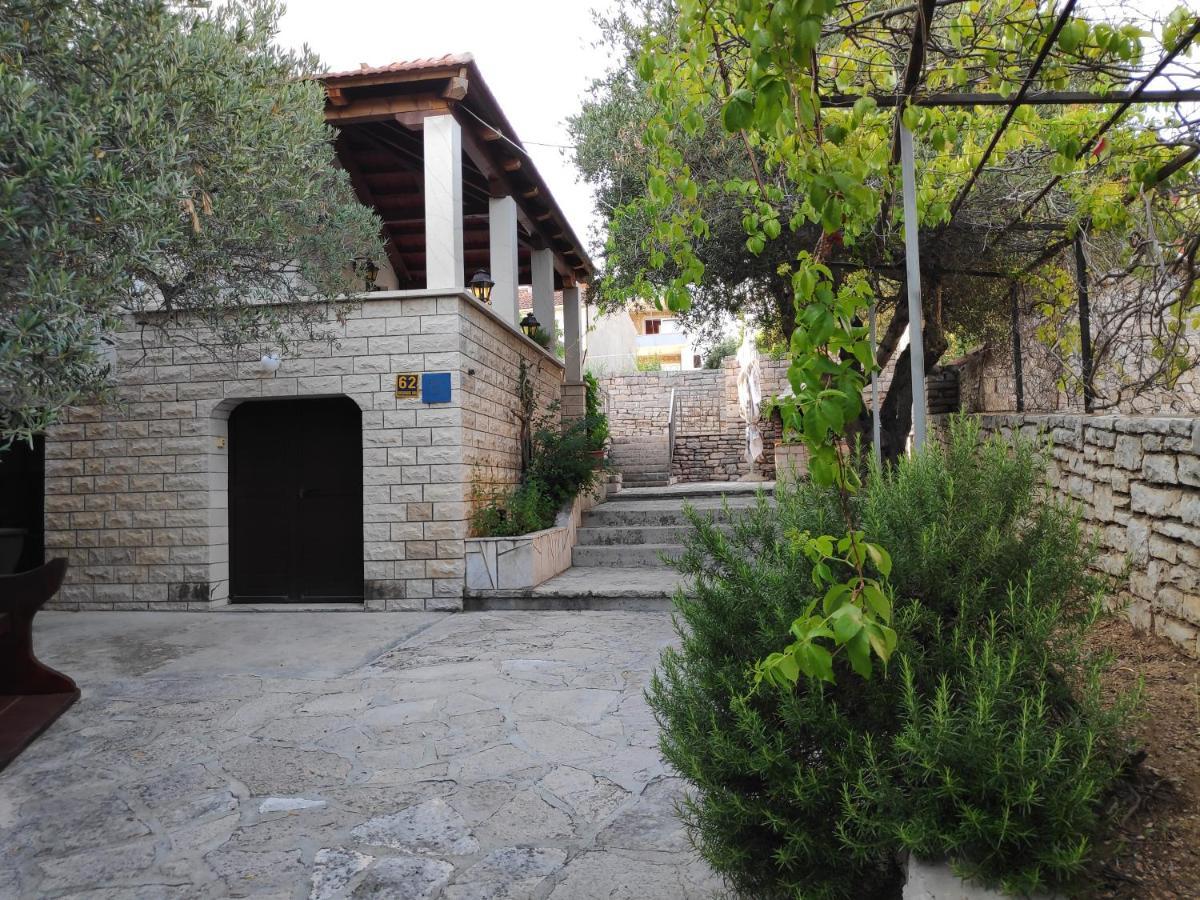 Apartments Vrsalovic Bol Exterior photo